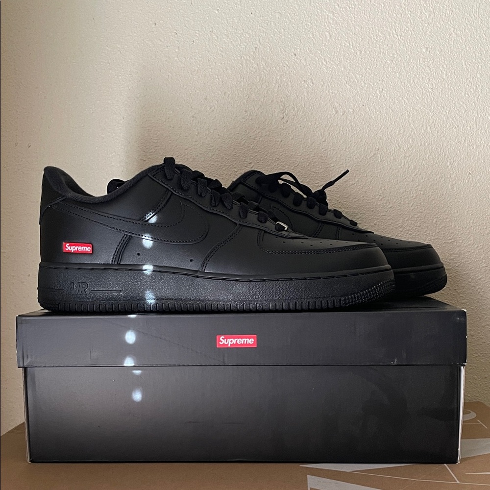 Supreme X Nike Air Force 1 Low